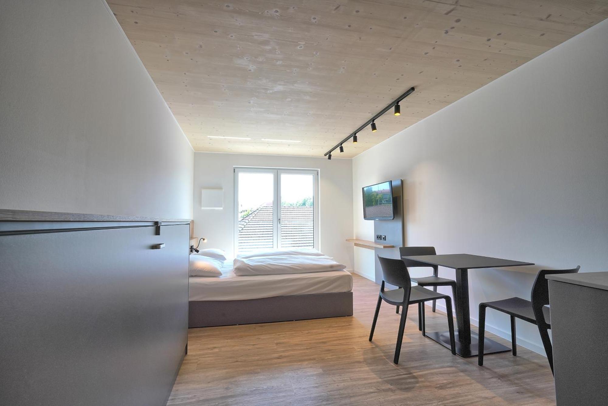 Timber One Boardinghouse Dorfen Aparthotel ภายนอก รูปภาพ