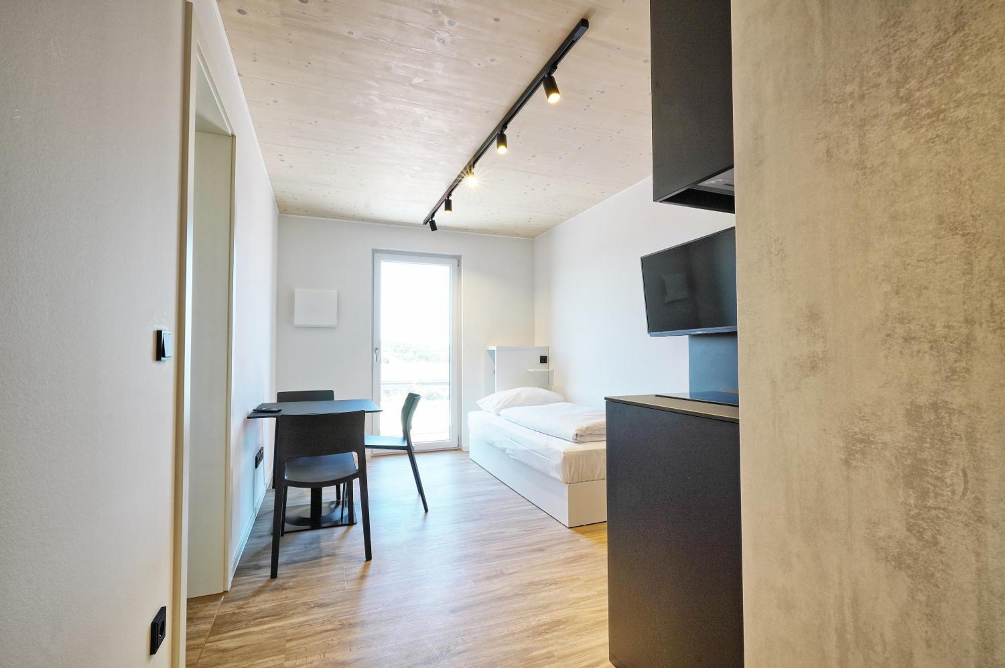 Timber One Boardinghouse Dorfen Aparthotel ภายนอก รูปภาพ