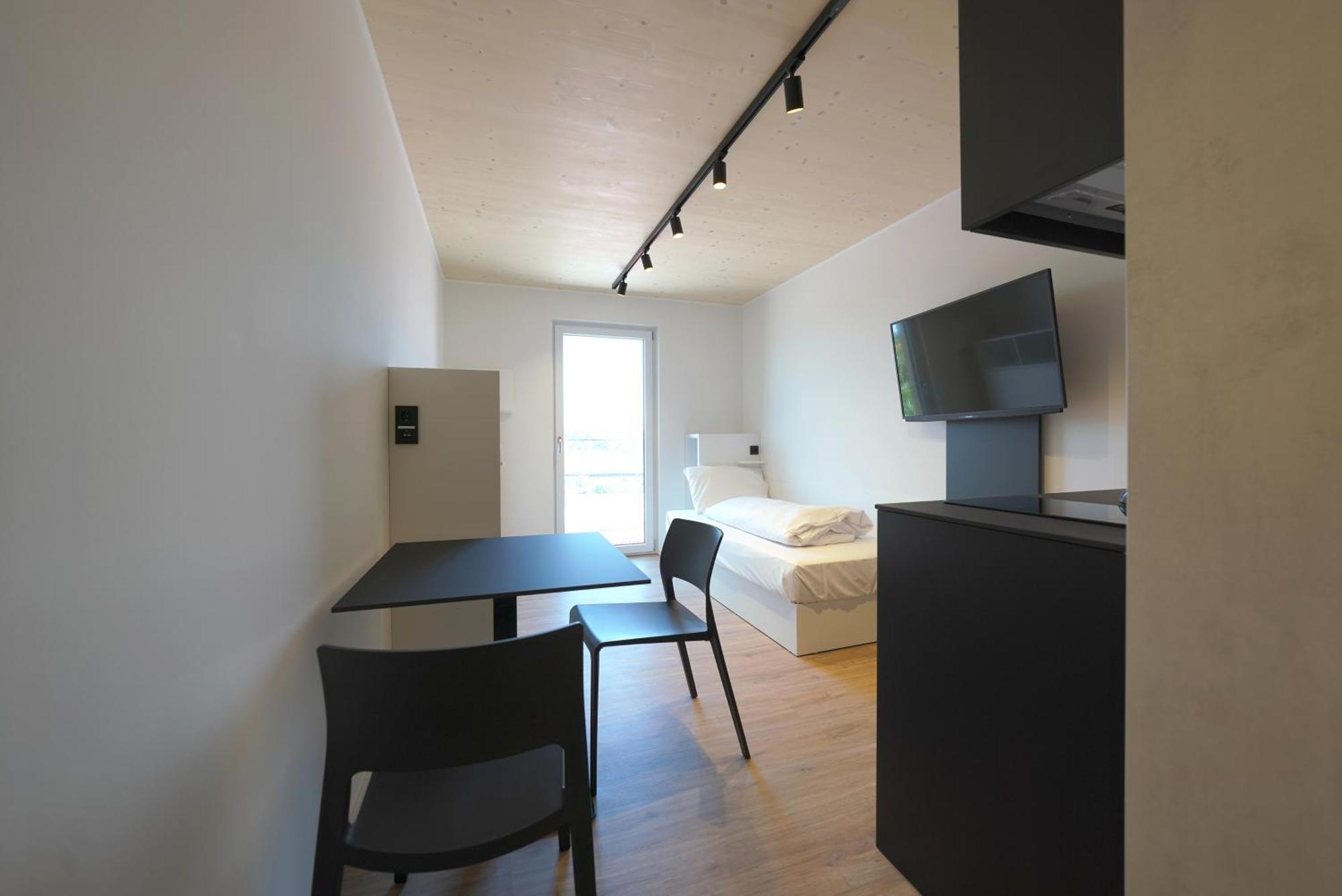 Timber One Boardinghouse Dorfen Aparthotel ภายนอก รูปภาพ