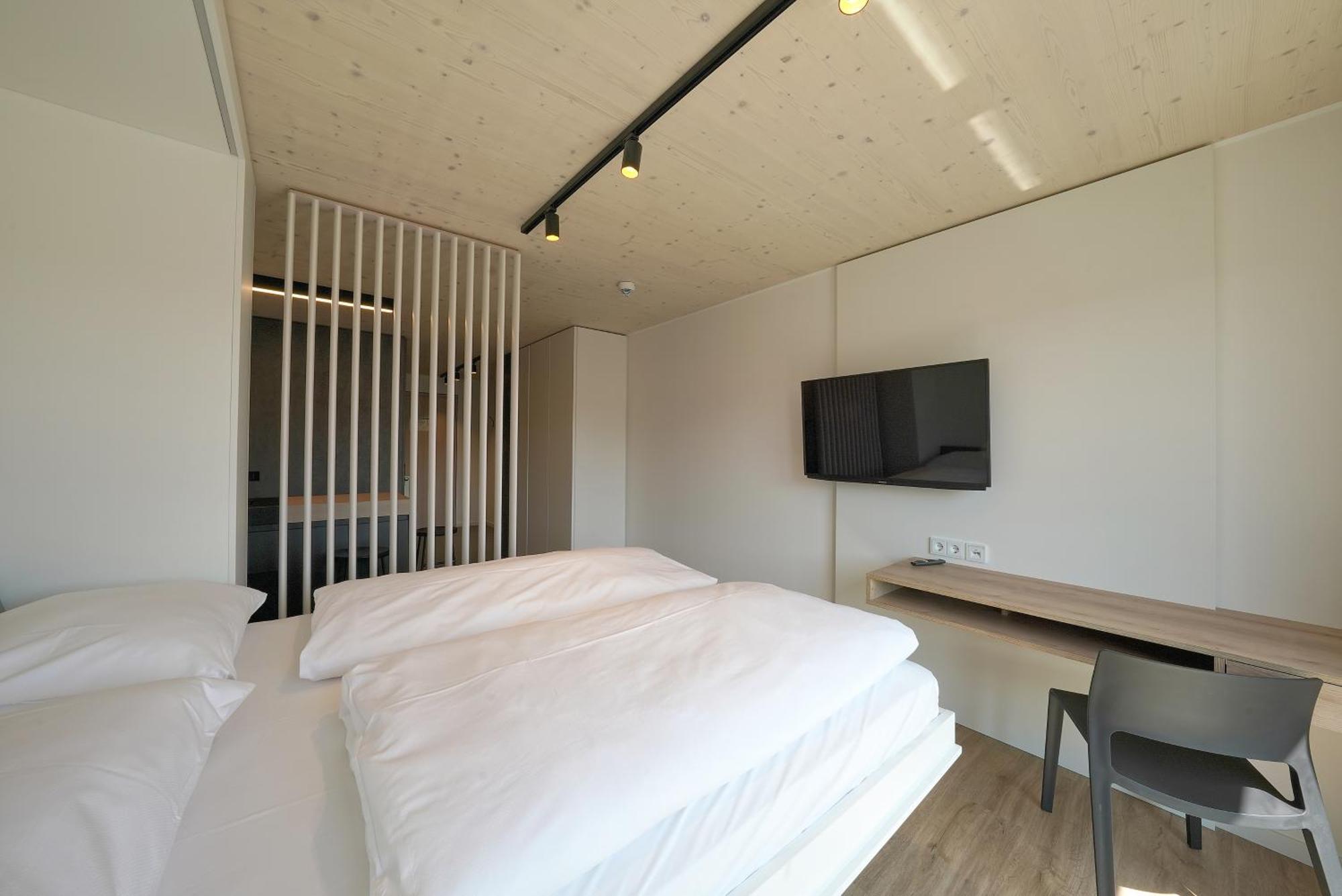 Timber One Boardinghouse Dorfen Aparthotel ภายนอก รูปภาพ