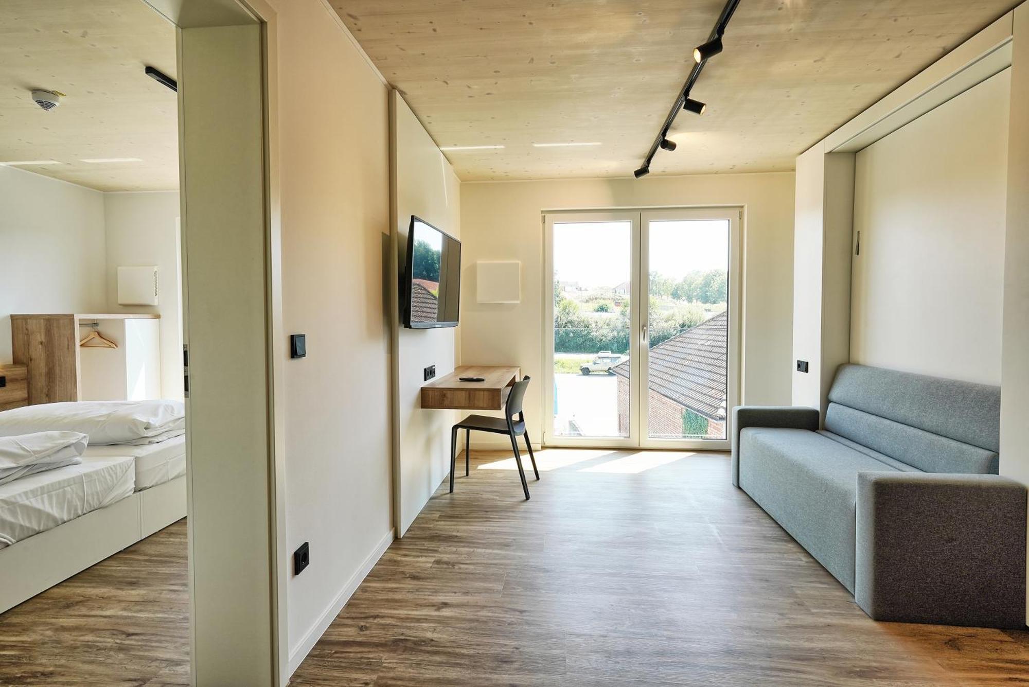 Timber One Boardinghouse Dorfen Aparthotel ภายนอก รูปภาพ