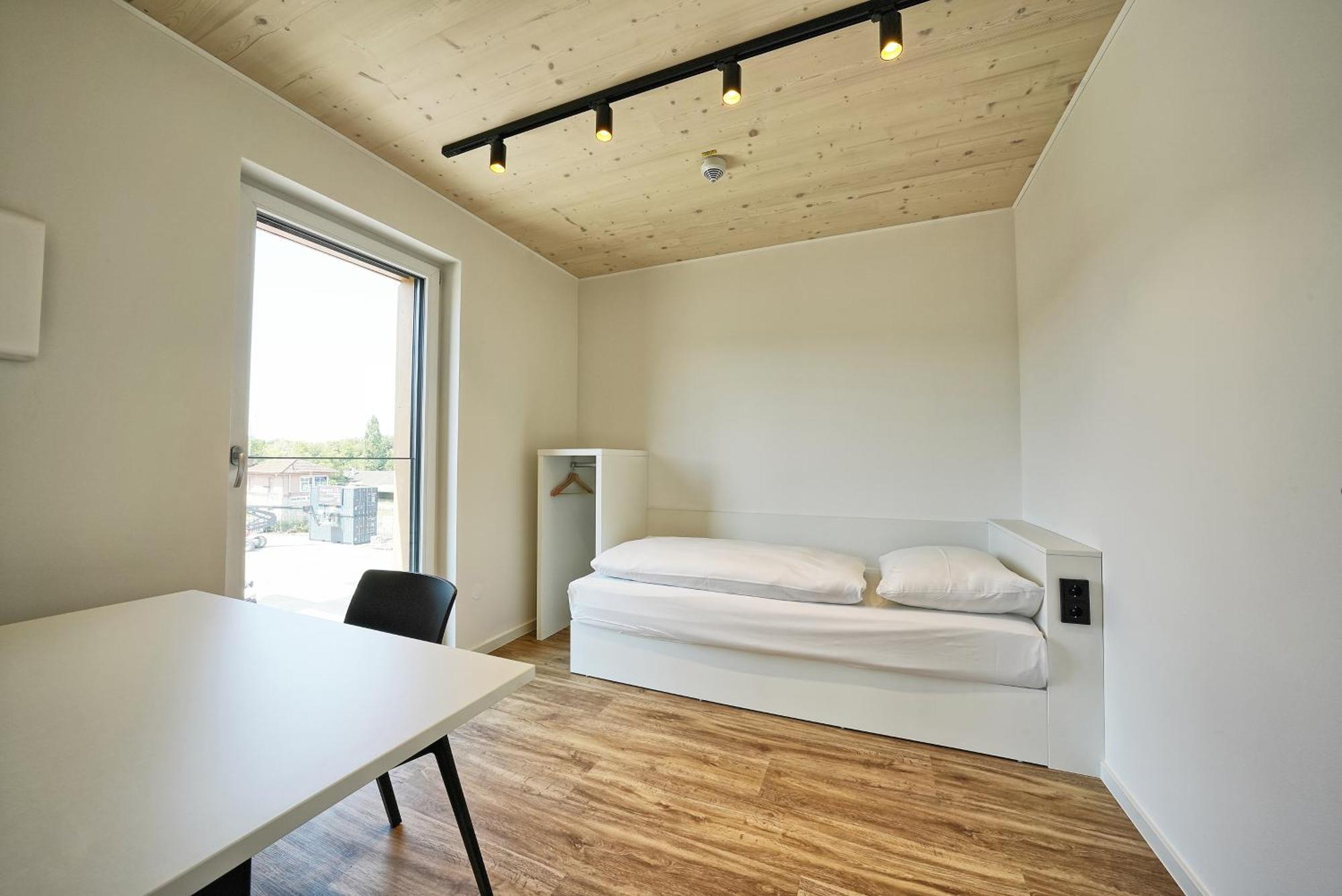 Timber One Boardinghouse Dorfen Aparthotel ภายนอก รูปภาพ