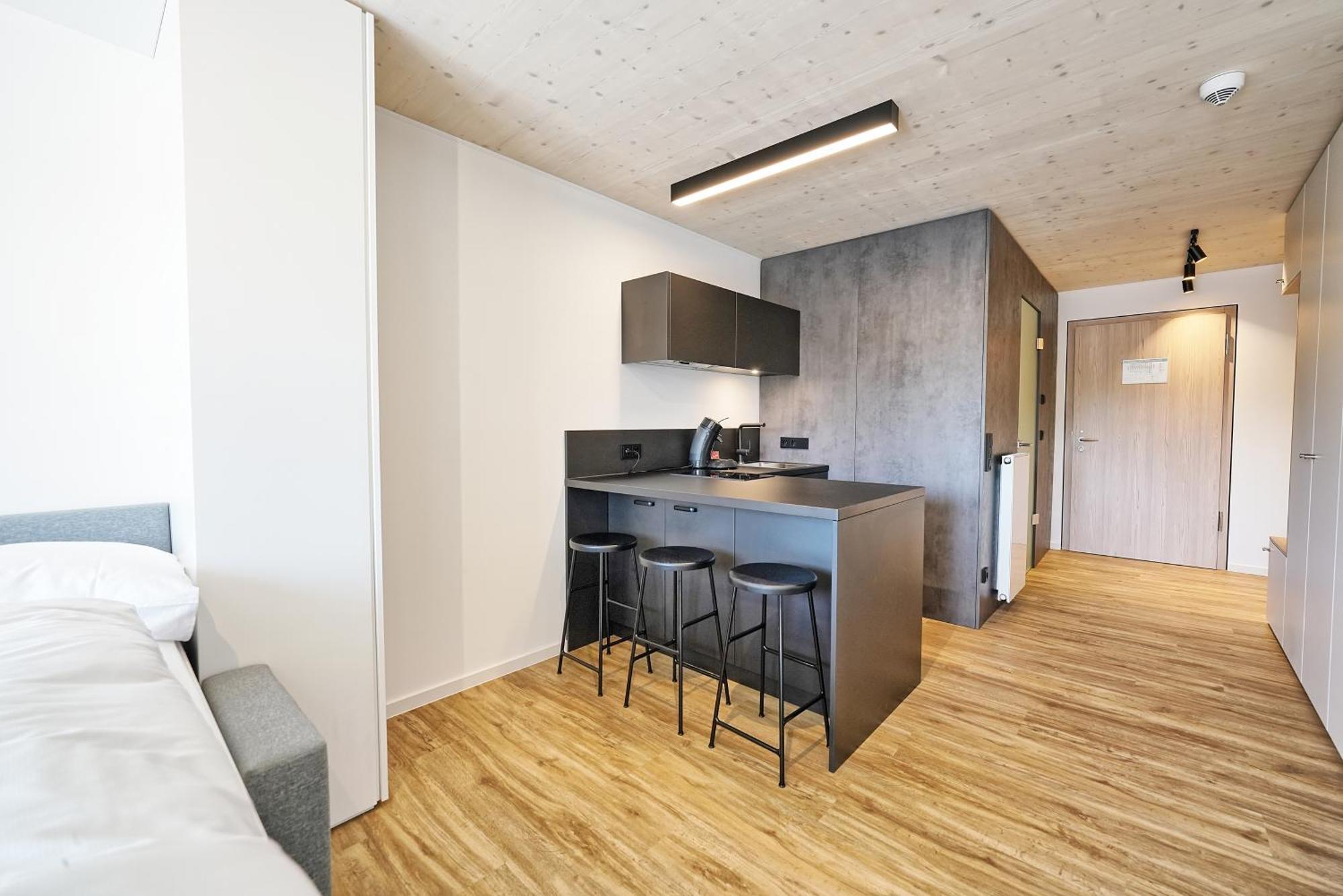 Timber One Boardinghouse Dorfen Aparthotel ภายนอก รูปภาพ