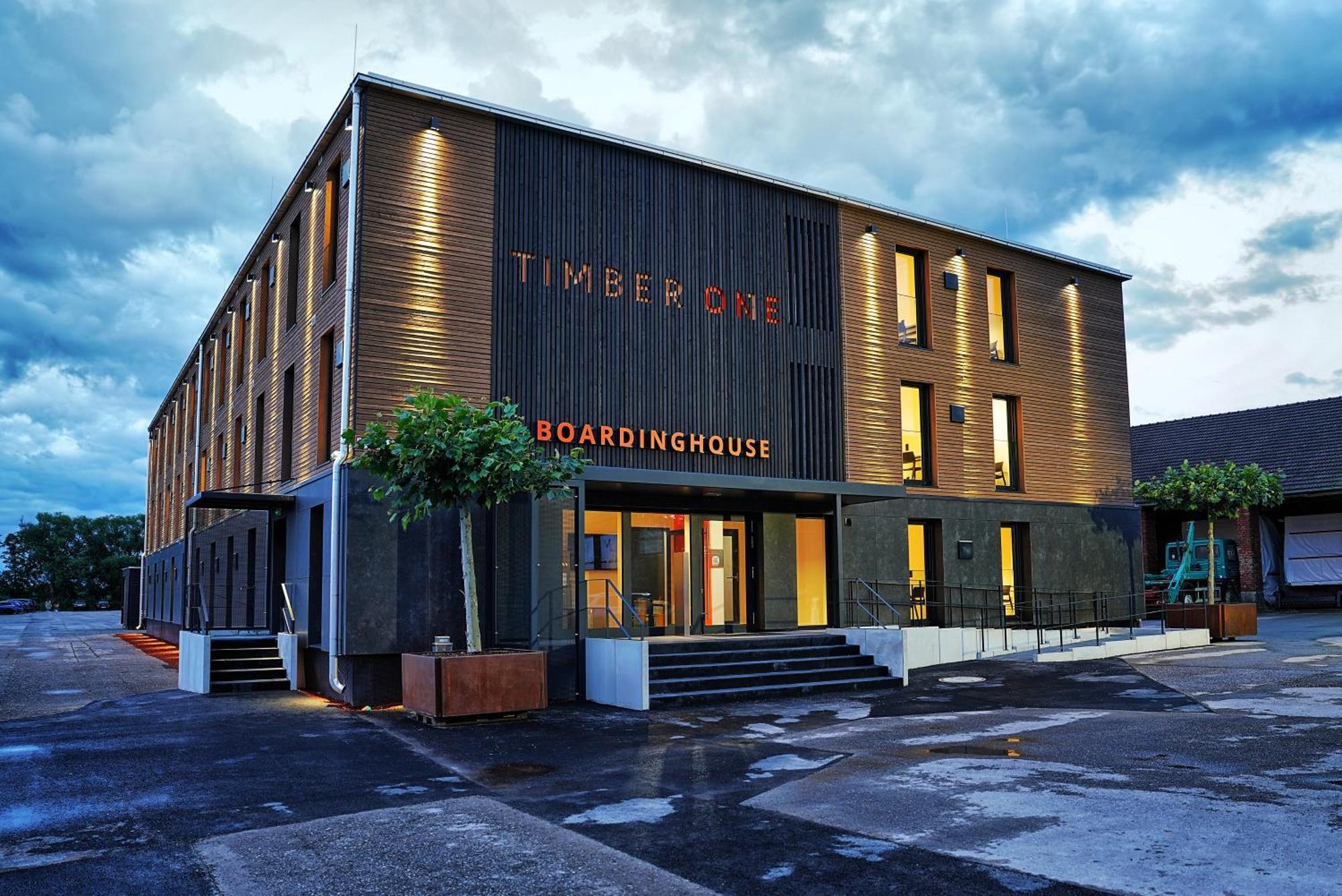 Timber One Boardinghouse Dorfen Aparthotel ภายนอก รูปภาพ