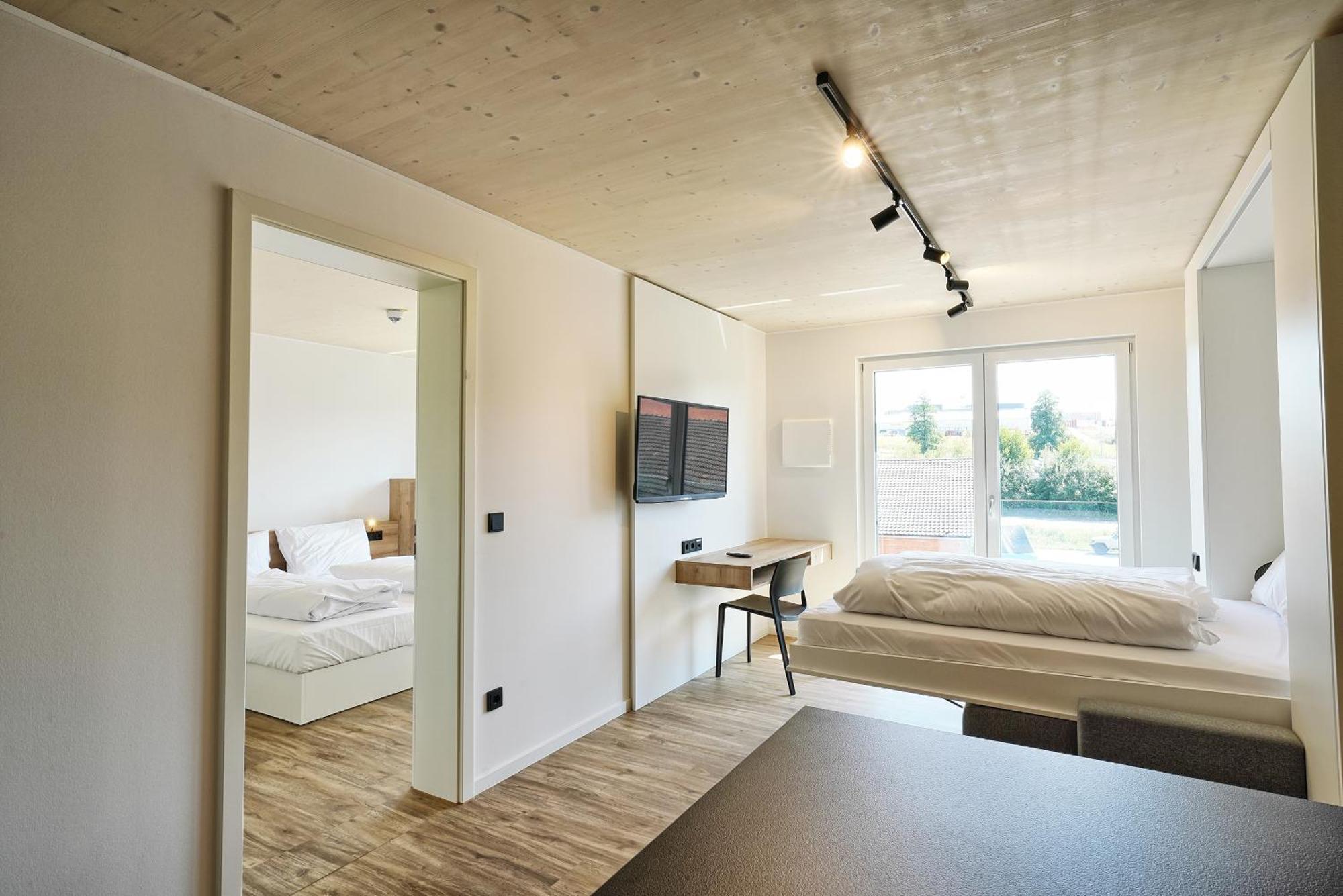 Timber One Boardinghouse Dorfen Aparthotel ภายนอก รูปภาพ